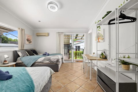 Quadruple Ensuite Room - Nearby Stations & Shops - Kempsey Accommodation 1