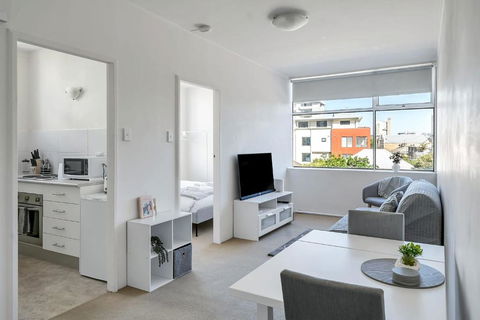 Quaint 1BD On The Doorstep Of Manly Beach - Kempsey Accommodation 2