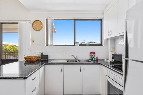 Quaint 2-Bed Beach Abode With Ocean Views - Kempsey Accommodation 2