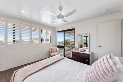 Quaint 2-Bed Beach Abode With Ocean Views - Kempsey Accommodation 3