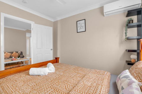 Quaint 2 Bedroom Fully Furnished Cottage - Kempsey Accommodation 2