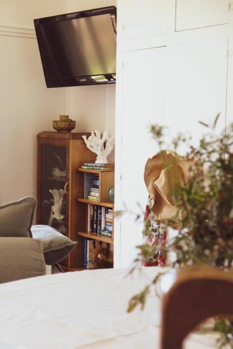 Quaint And Intimate 1-bed Seaside Cottage - Kempsey Accommodation 1
