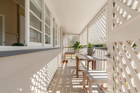 Quaint & Cosy 1 Bedroom Apartment In Queenslander. - Kempsey Accommodation 0