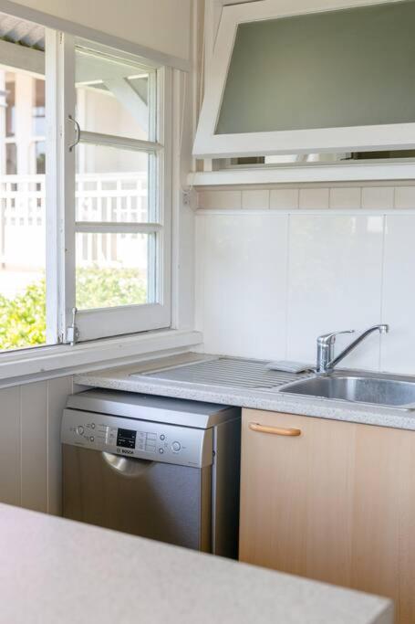 Quaint & Cosy 1 Bedroom Apartment In Queenslander. - Kempsey Accommodation 2