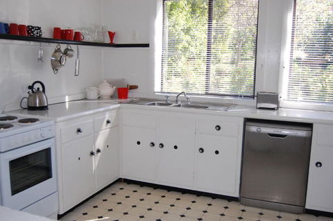 Quaint Cottage Nestled Amongst The Trees - Kempsey Accommodation 3
