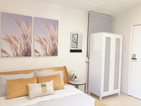 Quaint Double Or Queen Room - Mins To Stations&UNSW - Shared Bathroom - Kempsey Accommodation 1