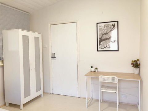Quaint Double Or Queen Room - Mins To Stations&UNSW - Shared Bathroom - Kempsey Accommodation 2