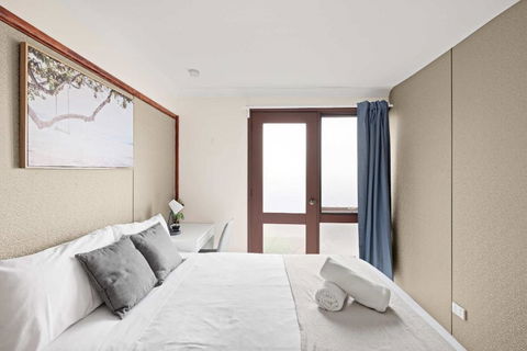 Quaint Double Room - Private Spot At Milperra - Shared Bathroom - Kempsey Accommodation 2