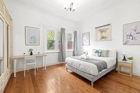 Quaint Double Room - Seconds To Shops & Eateries - Shared Bathroom - Kempsey Accommodation 1