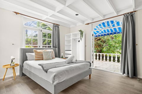 Quaint Queen Room - Convenient Location In Lindfield - Shared Bathroom - Kempsey Accommodation 0