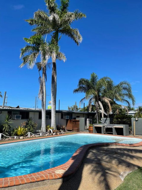 Queens Beach Hotel - Kempsey Accommodation 2