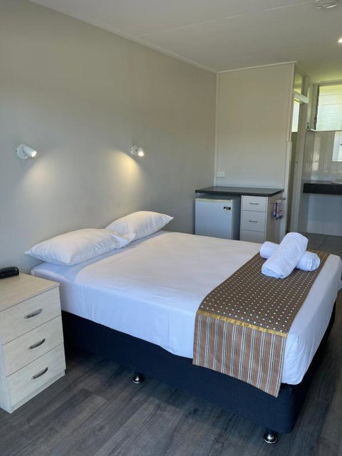 Queens Beach Hotel - Kempsey Accommodation 3