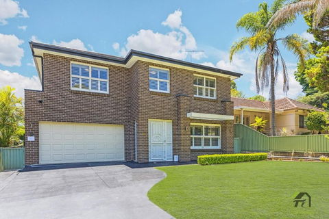 Quiet And Warm 4 Bedrooms In Hornsby - Kempsey Accommodation 1