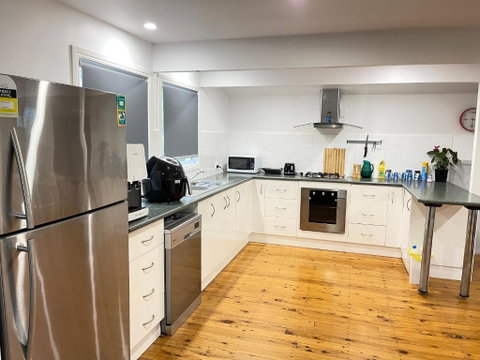 Quiet, Cozy And Calm 3 Bedroom House. - Kempsey Accommodation 2