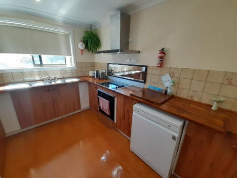 QUIET PROPERTY BY THE RIVER - Kempsey Accommodation 3