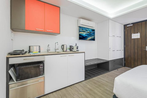 Quirky Studio With Sleek Decor In St Kilda - Kempsey Accommodation 1