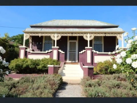 R&R Blue Diamond Luxury Cottage Maryborough, Vic - Kempsey Accommodation 0