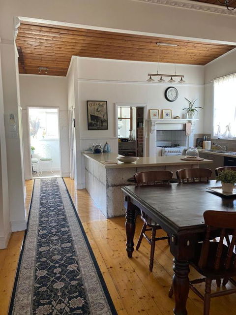 R&R Blue Diamond Luxury Cottage Maryborough, Vic - Kempsey Accommodation 3