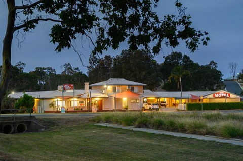 Raintree Motel Biloela - Kempsey Accommodation 0