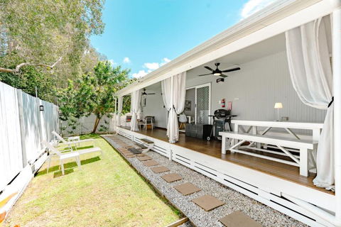 Private Outdoor Spa, Fire Pit, Cinema Room - THE COTTAGE COOLUM BEACH - Kempsey Accommodation 3