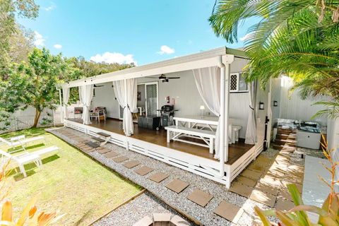 Private Outdoor Spa, Fire Pit, Cinema Room - THE COTTAGE COOLUM BEACH - Kempsey Accommodation 1
