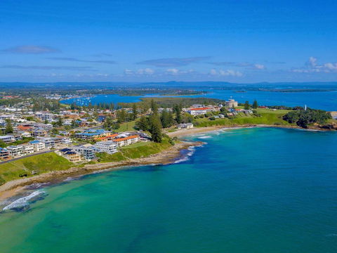 Avalon 4 - Right Across The Road From Convent Beach - Uninterrupted Views - Kempsey Accommodation 3