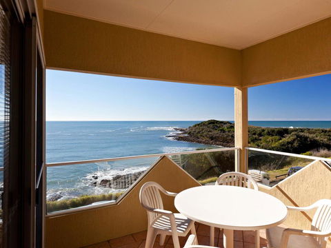 Avalon 4 - Right Across The Road From Convent Beach - Uninterrupted Views - Kempsey Accommodation 2