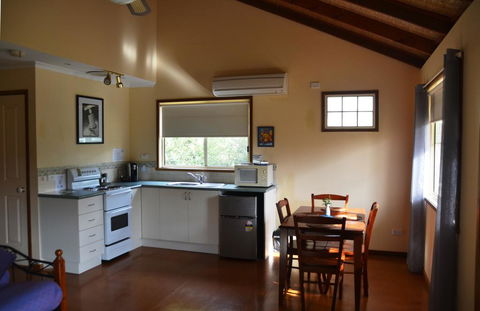 Avoca Cottages VICTORIA - Kempsey Accommodation 3