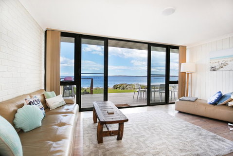 Azure Absolute Beachfront - Pet Friendly - Kempsey Accommodation 2