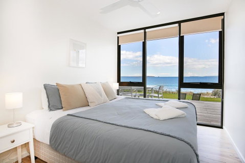 Azure Absolute Beachfront - Pet Friendly - Kempsey Accommodation 3