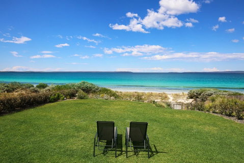 Azure Absolute Beachfront - Pet Friendly - Kempsey Accommodation 1