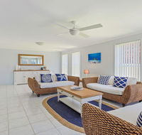 Azure Waters - perfectly positioned with ocean views - Kempsey Accommodation