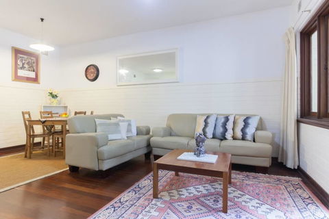 B2 Broadway Abode Close To Swan River, UWA & Hospitals - Kempsey Accommodation 0