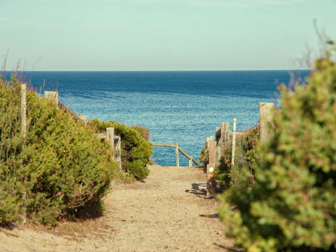 Back Beach Hideaway - Kempsey Accommodation 3