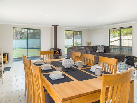 Back Beach Retreat - Kempsey Accommodation 1