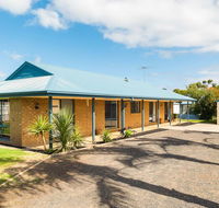 Back Beach Retreat - Kempsey Accommodation