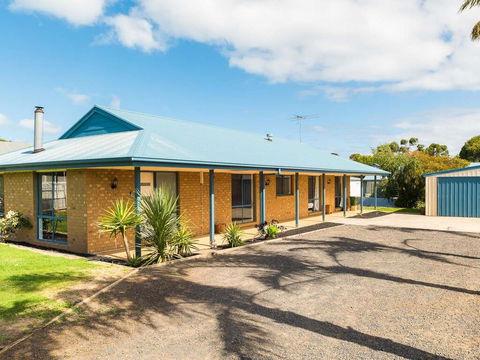 Back Beach Retreat - Kempsey Accommodation 0