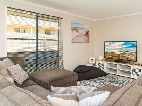 Back Beach Retreat - Kempsey Accommodation 3