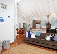 Balena  Culburra - Pet Friendly - 1 Min Walk to Beach - Kempsey Accommodation