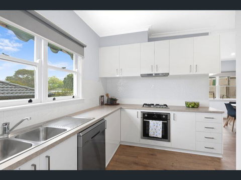 BALLARAT CLOSE 2 CBD + HOSPITAL+3BR HOME+NETFLIX + WiFi + Gift - Kempsey Accommodation 3