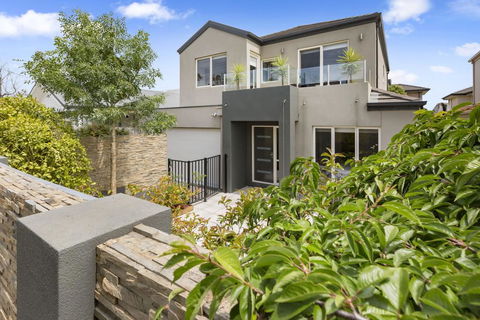 BANGALOW - MORNINGTON - Kempsey Accommodation 0