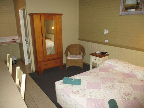 Barcaldine Country Motor Inn - Kempsey Accommodation 1