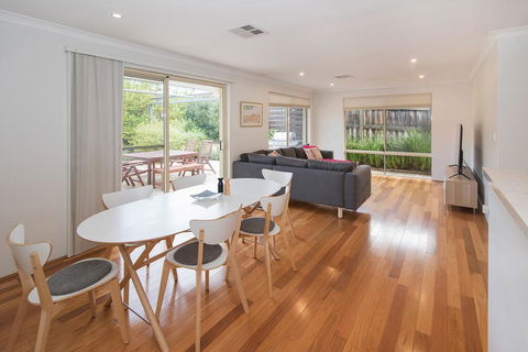 Barefoot Bungalow - Kempsey Accommodation 3