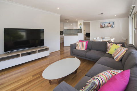 Barefoot Bungalow - Kempsey Accommodation 1