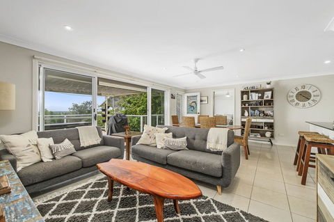 Barefoot Top Floor, 32 Skyline Crescent, Crescent Head - Kempsey Accommodation 2