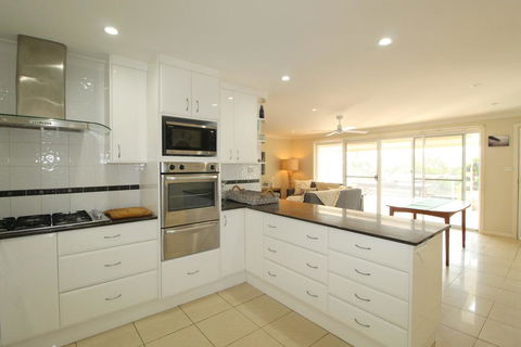 Barefoot, 32 Skyline Crescent, Crescent Head - Kempsey Accommodation 2