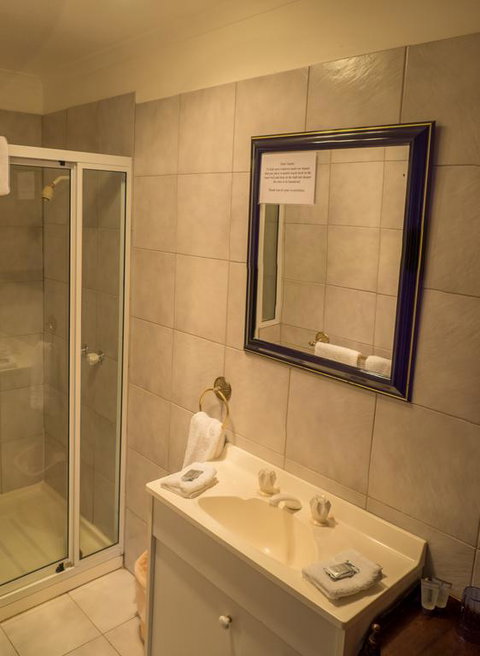 Battery Point Manor - Kempsey Accommodation 3