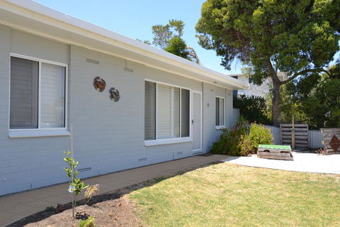 Bay Breeze Cottage - Kempsey Accommodation 1