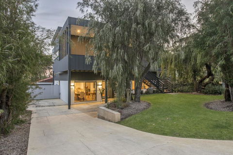 Bay View Retreat - Stunning Ocean Views And 300 Metres To Beach - Kempsey Accommodation 1