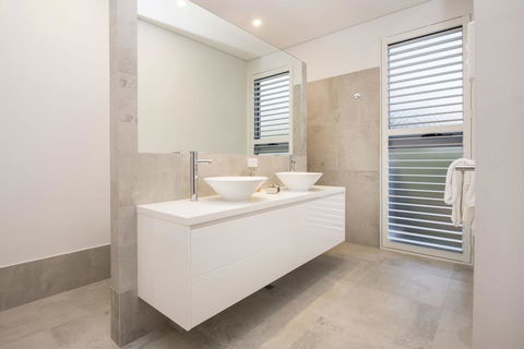 Bay View Retreat - Stunning Ocean Views And 300 Metres To Beach - Kempsey Accommodation 2